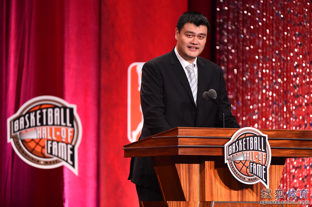  姚明入选名人堂引国内热议潮  